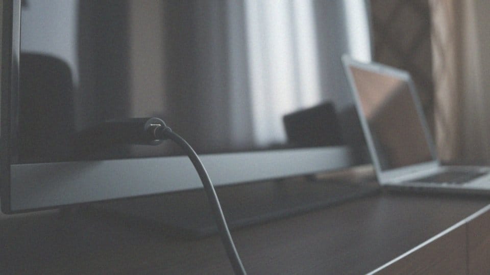 Co zrobić, jeśli obraz nie wyświetla się na telewizorze po podłączeniu laptopa?
