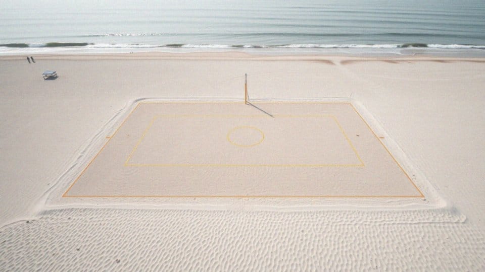 Jakie są wymiary boiska do siatkówki plażowej?