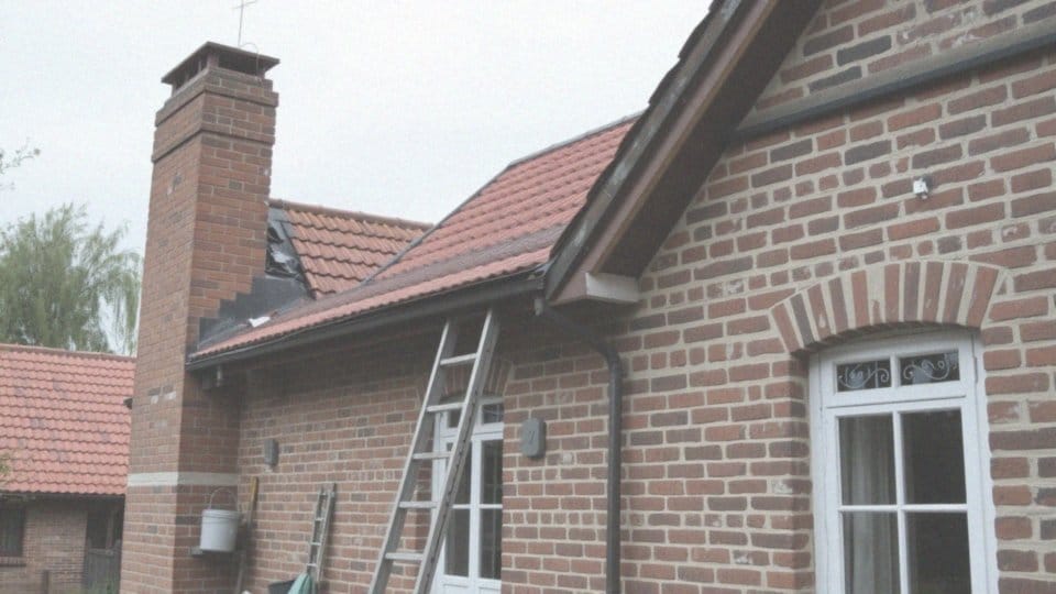 Jak przeprowadzić remont komina po stwierdzeniu nieszczelności?
