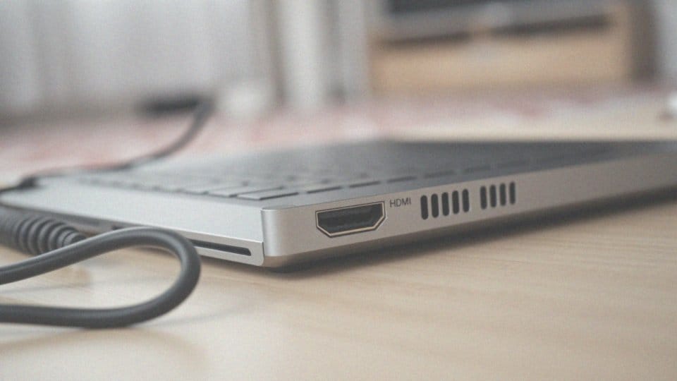Jak włączyć HDMI w laptopie? Praktyczny poradnik krok po kroku